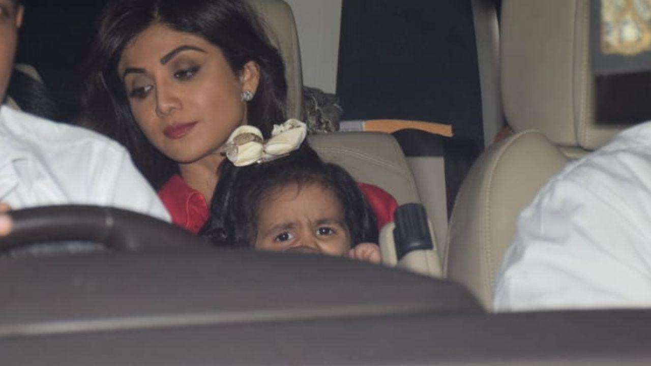 Shilpa Shetty was seen wearing a red coat. She was accompanied by her kids- daughter Samisha and son Viaan. 